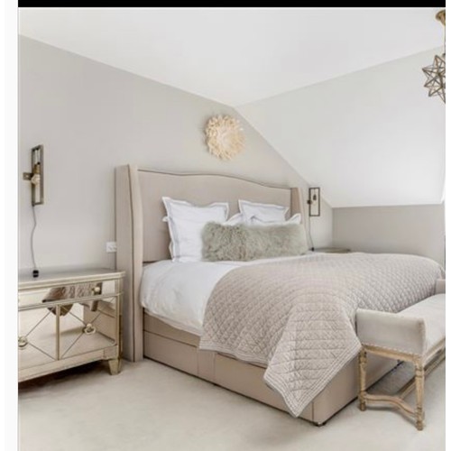 961 - Star Lot - A striking bedroom dresser unit with mirrored façade and distressed gold toned hardware. ... 