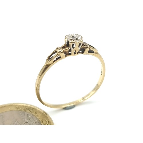 34 - A beautiful vintage 9 carat gold illusion cut Diamond ring. Stamped 375. Ring size: T. Weight: 1.42 ... 