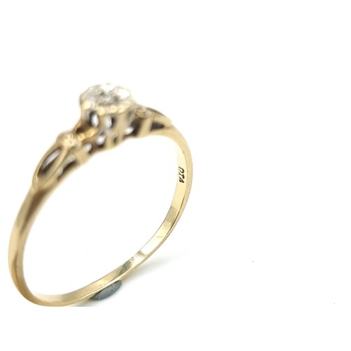 34 - A beautiful vintage 9 carat gold illusion cut Diamond ring. Stamped 375. Ring size: T. Weight: 1.42 ... 