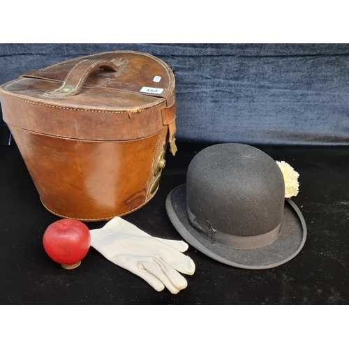 153 - A stunning antique leather hat box containing a Joseph Wilson bowler hat. Excellent condition.