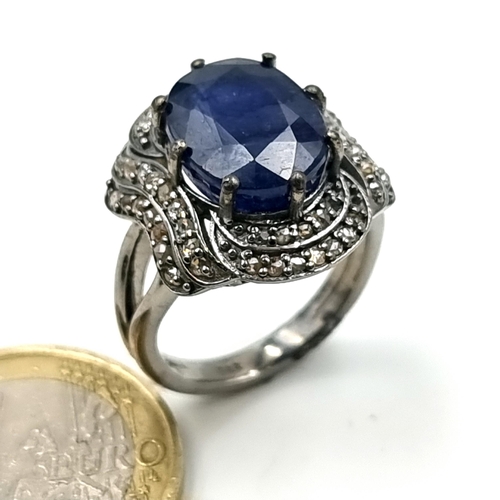 916 - Star Lot : An extremely attractive large Diamond and Sapphire stone ring, a beautiful Art Deco inspi... 