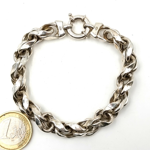 921 - A good chunky sterling silver bracelet. Could be unisex 26g