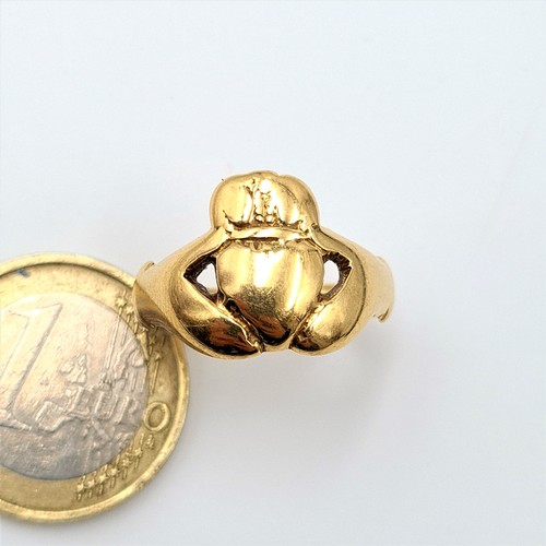 1 - Star Lot: An exceptional vintage 18 carat gold heavy Claddagh ring. Ring size: P. Weight: 7.37 grams... 