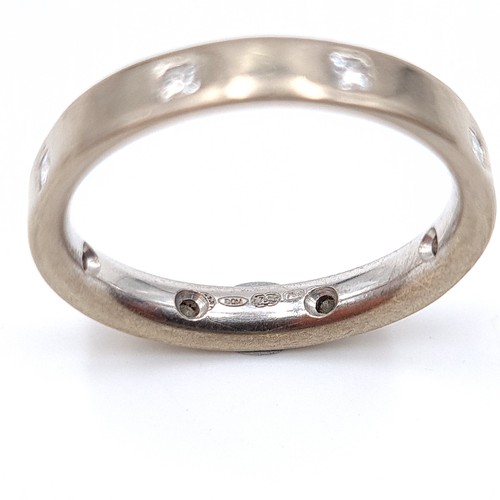 22 - An unusual 18 carat White Gold love Diamond ring. Stamped 750. Ring size: I. Weight: 3.40 grams.