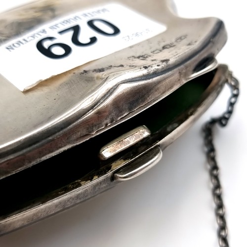 29 - A fine example of an antique sterling silver Victorian purse. Hallmarked Birmingham, with a makers m... 