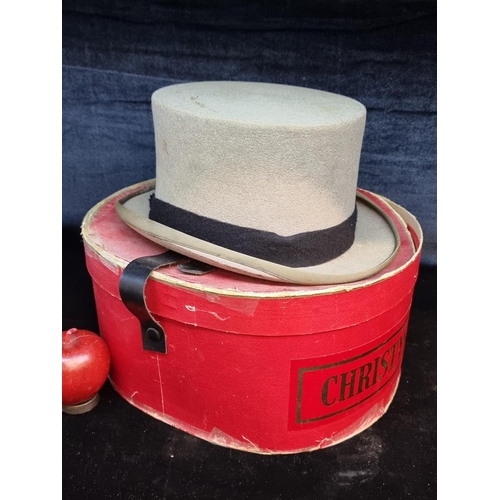 126 - An elegant morning felt suit top hat with a liner reading 'Moss Bros' and monogrammed 'PWM'. Accompa... 