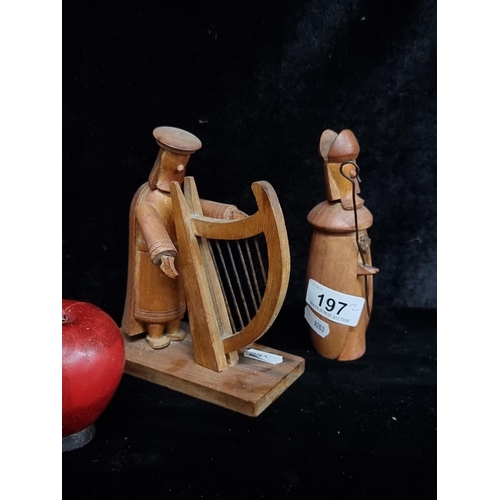 197 - Two wooden figures depicting a bishop and a harp player.