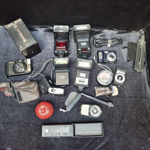 285 - large and assorted collection of photography items, including vintage and modern example . This incl... 