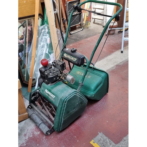 321 - A heavy duty large Qualcast Classic Petrol 35s self propelled lawnmower. Model number: 083004199. Un... 