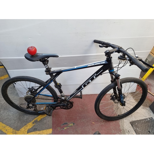 330 - Star Lot : A fantastic Avalanche Sport GT mountain bike. With a stable and durable aluminum frame an... 