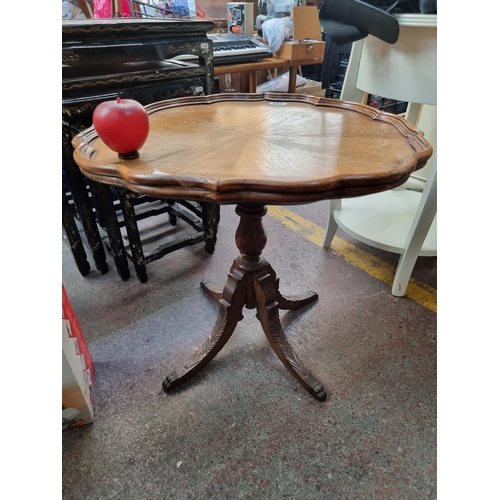 435 - A wonderful Chippendale style pie crust side table. With fabulous detail to legs and sat on charming... 