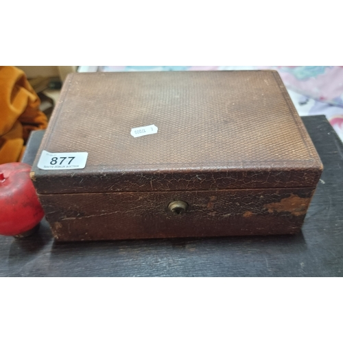 877 - A charming antique leather Leuchars & Son Makers jewellery box opening to reveal two velvet lined pu... 