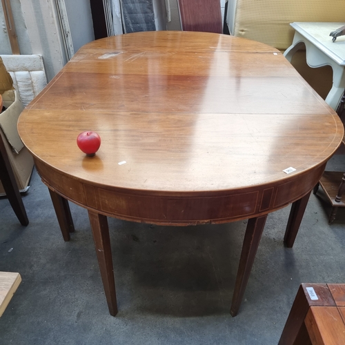 963 - An absolutely stunning Edwardian dining room table with string inlay detail throughout and slim tape... 