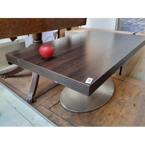 965 - A stylish low coffee table held on a chrome base. H41cm x L100cm x W60cm No reserve €1 start.