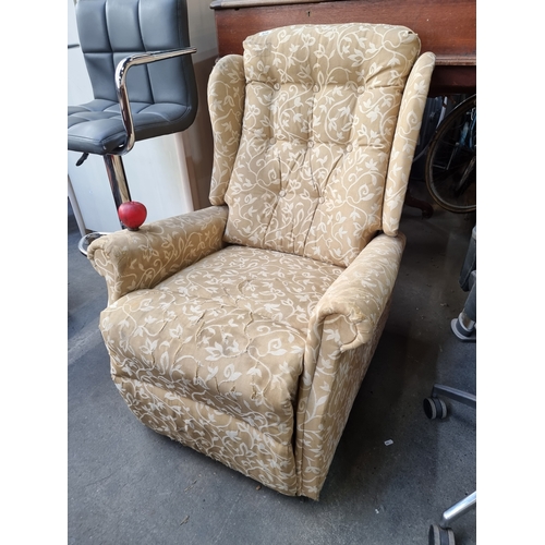 970 - A comfortable recliner armchair with buttonback detail to backrest. No reserve €1 start.