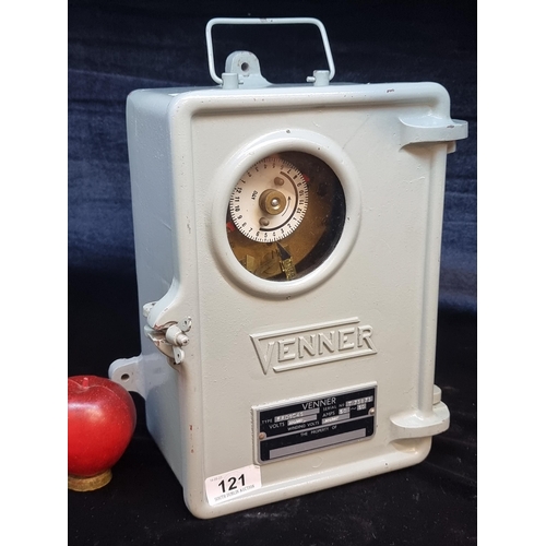 121 - A Venner time switch model ERD1C4S with 200/250 winding volts. With brass fittings featuring days of... 