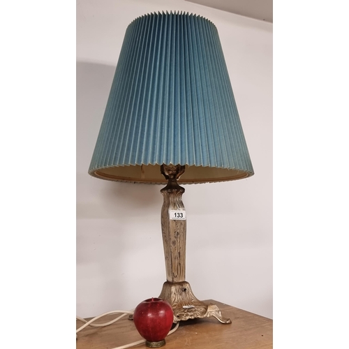 133 - A charming vintage tall  table lamp with a cast metal base featuring a floral motif and a chain. Top... 