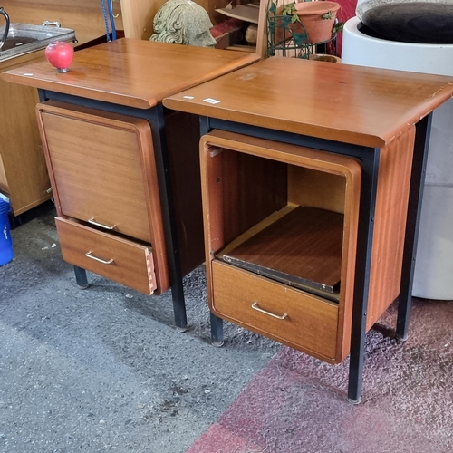 914 - A pair of stylish Mid-Century Modern bedside cabinets featuring drawers and storage space to top. Wi... 