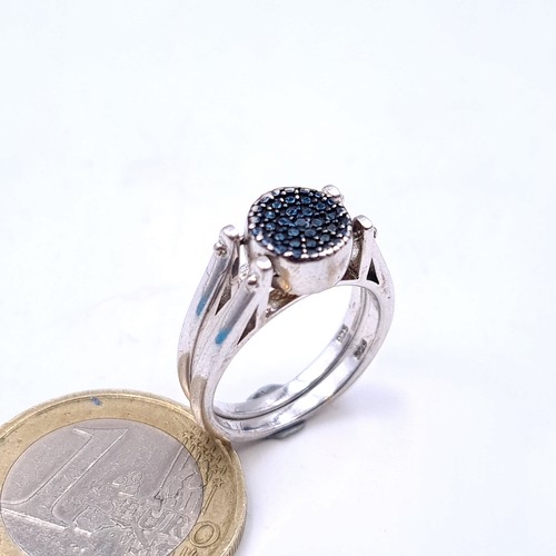 932 - A fabulous sterling silver marcasite reversible ladies flip ring. Total weight 4.65 grams.