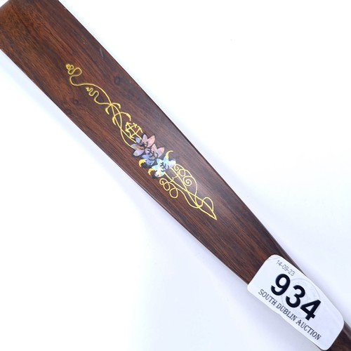 934 - A beautiful vintage long handled shoe horn with fabulous mother of pearl and hand painted detail. A ... 