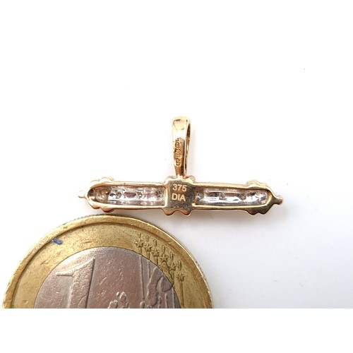 25 - A fabulously bright Diamond 9 carat gold component pendant. Weight: 1.35 grams.