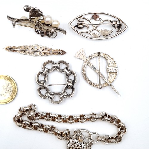 50 - A fine collection of sterling silver items, consisting of five brooches, all set with pins intact. T... 