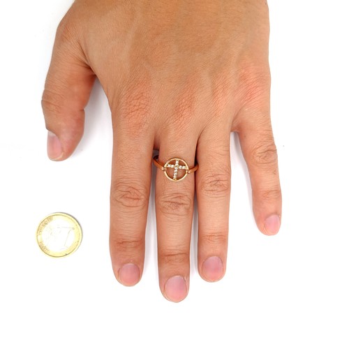 52 - An unmarked gentleman's gold ring, set with a gem stone cross detail. Ring size: T. Weight: 2.08 gra... 