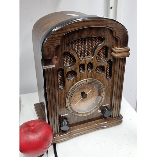 163 - A retro antique style Casio RT-2000 radio held in a wooden case. Fitted with a three-pronged plug.