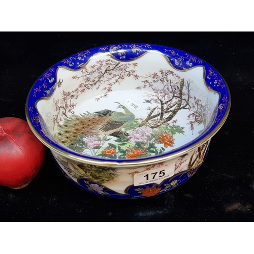 175 - A beautiful hand painted Japanese Shibata Chinaware centrepiece bowl featuring a gorgeous gilded pea... 