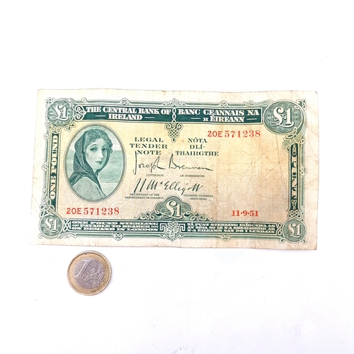 59 - A Lady Lavery £1 bank note dated 11.9.51. In clean condition. No tears.