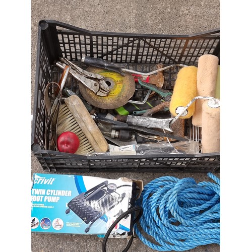 815 - A large selection of hardware items including paint rollers, cable ties and a hammer.