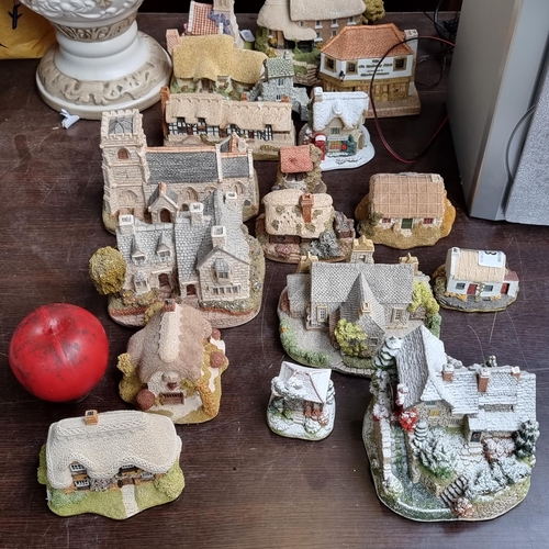 873 - A collection of 18 charming neatly sized house sculptures from Lilliput Lane.