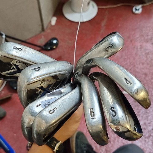 884 - A set of Callaway X-20 graphite shaft golf irons (3-9) along with a PW and SW. All in good condition... 