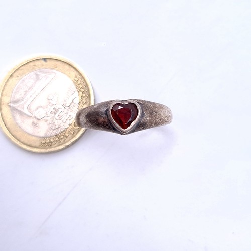 46 - A sterling silver heart shaped garnet stone ring. Ring size O. Total weight 2.14 grams.