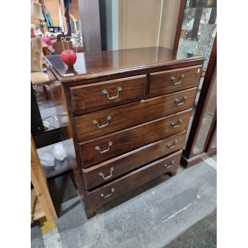 731 - A large handsome mahogany vintage chest of drawers with two neatly sized pull out drawers to top and... 