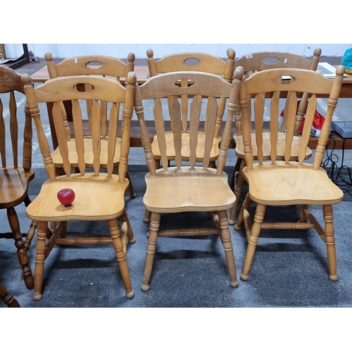 820 - A set of six country style dining chairs with slatbacks and turned supports.