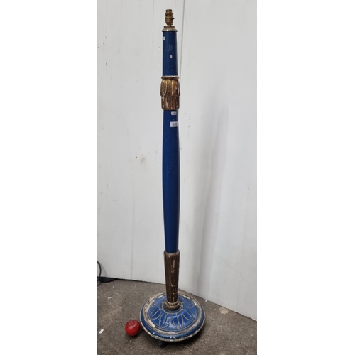 895 - An unusual vintage floor standing lamp with a wooden stem and base in a cobalt blue and gilded finis... 