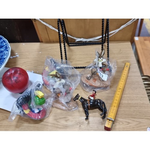 753 - A mixed lot of items including 4 retro Warner Bros toys, inc Wile  coyote, a heavy lead horse and jo... 