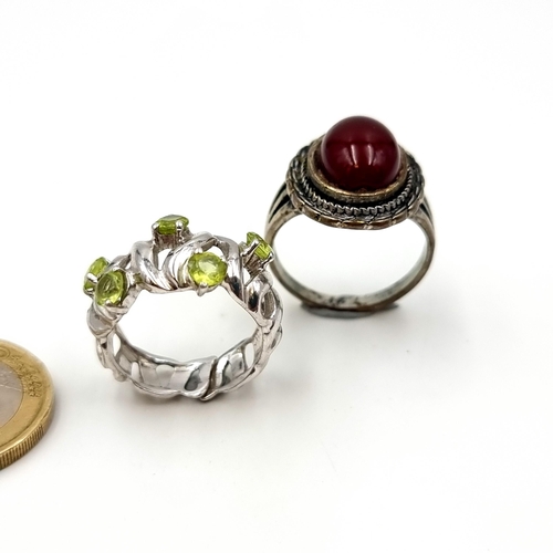 55 - A collection of two rings, including a vintage Cabochon blood stone ring. Size: S. Weight: 5.27 gram... 