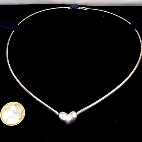 962 - A very pretty contemporary sterling silver (stamped 925) Italian made necklace with heart to centre.... 