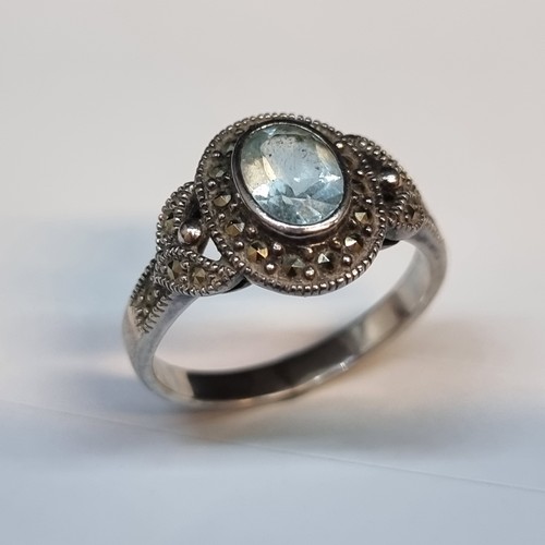 908 - A beautiful art deco marcasite silver ring (stamped 825) set with an aquamarine gemstone to centre. ... 