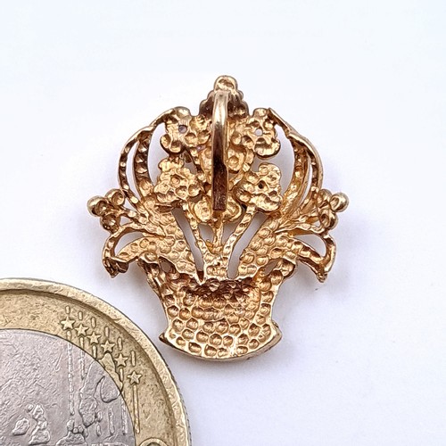 16 - A very attractive vintage 9 carat gold pendant, in the form of a bouquet of flowers and set with Sap... 