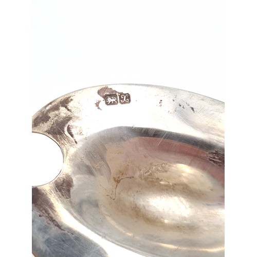 37 - A very fine example of a Georgian sterling silver mustard pot, featuring a hinged lid, finial top, f... 