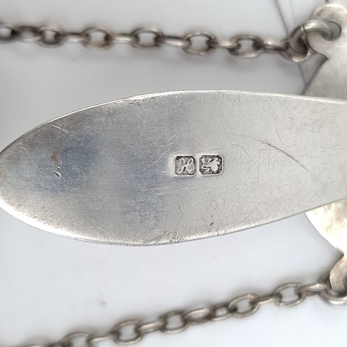 954 - Star Lot : A wonderful antique sterling silver glasses carrier dating to c. 1908. With chain, clasp ... 