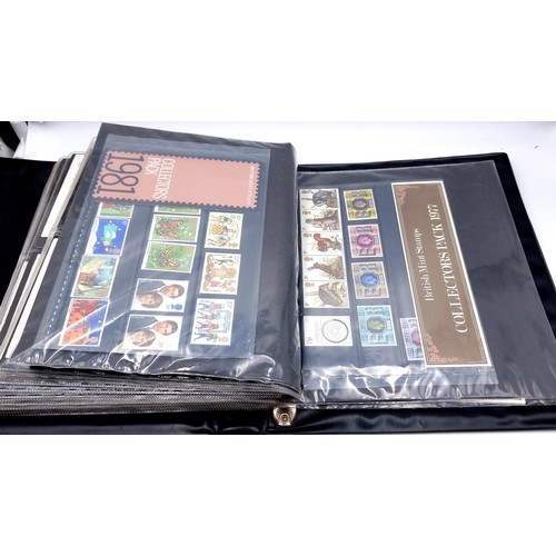 923 - A substantial collection of 1970s first day covers, each set with Dublin addresses. Encased in a Hib... 