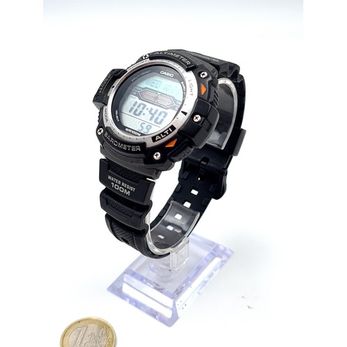 475 - A Casio sports style gentleman's Thermometric wrist watch, with a water resistance to 100 meters. Wa... 