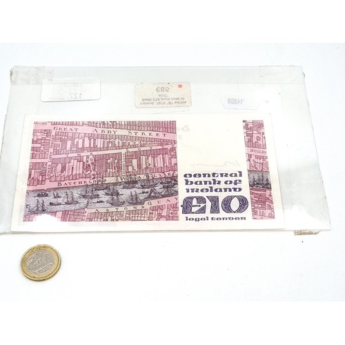 483 - A 1979 B series Johnathon Swift 10 pound (punt) Irish note. In excellent, clean condition. (the bott... 