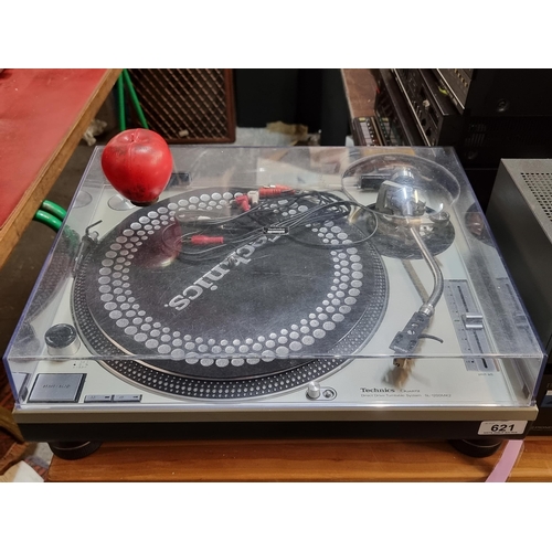 621 - Star Lot : A quality Technics direct drive turntable system, model SL-1200MK2. The same system is cu... 