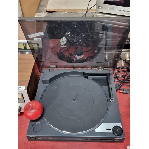 625 - An Aiwa Stereo Turntable System model LX-D10K.