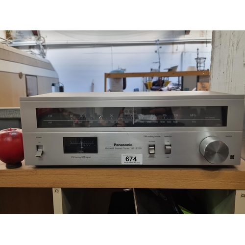 674 - A Panasonic stereo tuner, model ST-2700.